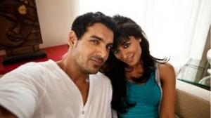 Watch Capuchino (Video Song) - I Me Aur Main - John Abraham, Chitrangda Singh & Prachi Desai Video