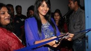 Watch Anjali Launches Yes Mart Superstore In Hyderabad Video