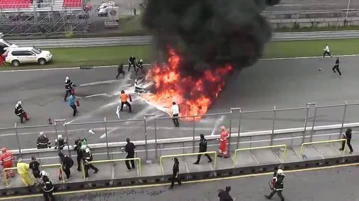 Watch Lamborghini Gallardo LP560 High Speed Crash Video