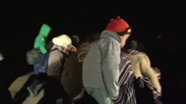 Watch Syrian Refugees Move Across Jordan Border Video