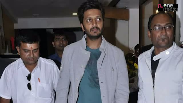 Watch Ritesh Deshmukh inaugurates Anand Panchal's exhibition Pics Video