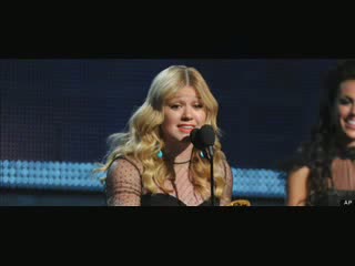 Watch Kelly Clarkson slams Clive Davis' memoir in open letter to fans (VIDEO) Feb 19, 2013 Video