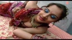 Watch Maarta Jawani Mein Hilkora - Bhojpuri New Holi Hot Video Song - Rangbaaz Holi - Ajith Anand Video