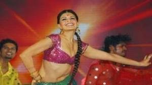 Watch Jacqueline Fernandez at Star Guild Awards 2013 ! Video