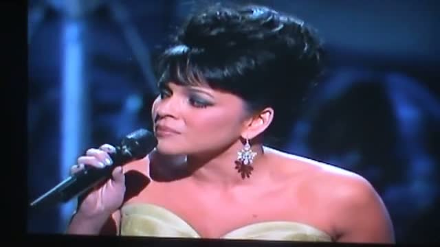 Watch Norah Jones Performs on 2013 Oscars Video