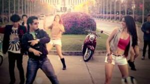 Watch Angrezi Desi Video Song Making - BY Akhil - JSL Singh Video