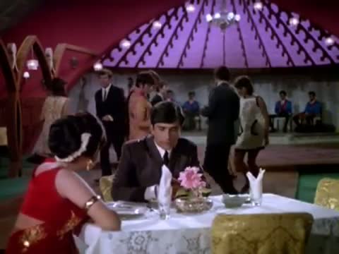 Watch Sab Aapko Ghur Rahe Hai - Hema Malini, Shashi Kapoor - Drama Scene - Abhinetri Video