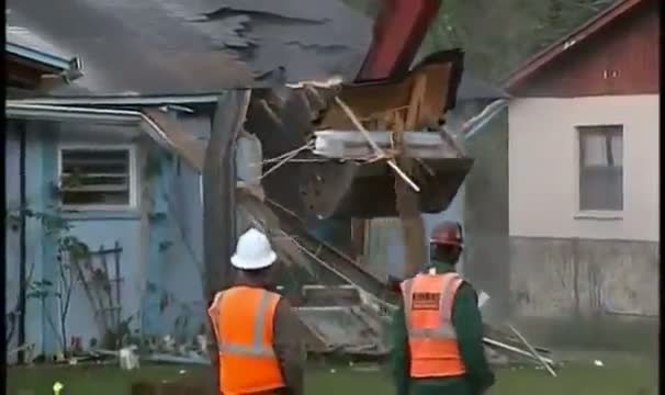 Watch Sinkhole House Being Demolished - Family Sad Brother May Not Be Recoverd Video