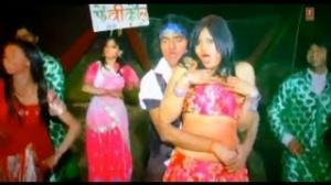 Watch Mun Dehem Hole Fevicol Se (Bhojpuri Holi Naughty Video) From Dehati Fevicol Holi Video