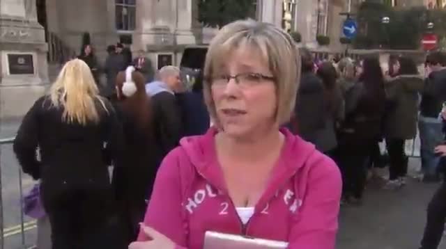 Watch Mixed London Reaction to Bieber's Late Show Video