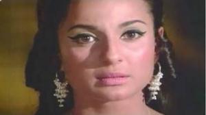 Watch Rajesh Khanna shows NUDE Paintings to Tanuja - Mere Jeevan Saathi (1972) Video