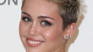 Watch MILEY CYRUS Spotted Without Engagement Ring... Again! Video