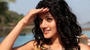 Watch ISHQ MOHALLAH (VIDEO SONG) CHASHME BADDOOR (2013) - ALI ZAFAR & SIDDHARTH Video