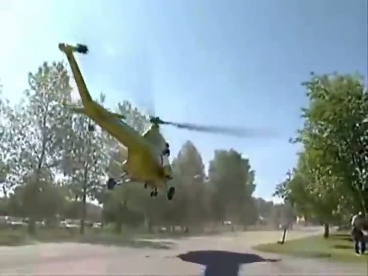 Watch Helicopter Cannot Take Off and Crashes Badly Video