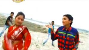 Watch Gori Ghajbey Chalelu (Bhojpuri Romantic Hot Holi Dance Video New Song 2013) By Shubham Tiwari Video