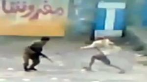 Watch Old Man Challenging Bullets by the Yemeni Army Video