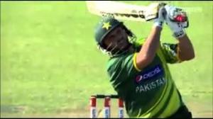 Watch Shahid Afridi's Huge Six Out Of Stadium vs South Africa 1st ODI 2013 Video