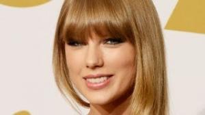 Watch Does TAYLOR SWIFT Hate Fan Mail? Video