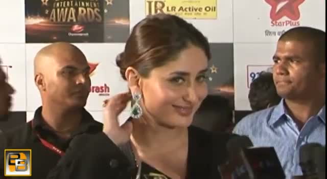 Watch Kareena Kapoor gets intimate with Ajay Devgn in Satyagraha Video