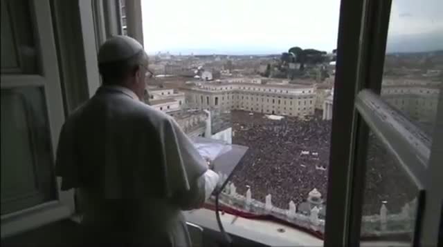Watch Pope Wades Into Crowd Before Window Debut Video