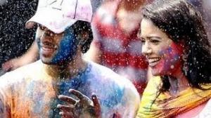Watch Shahrukh,Salman,Kareena celebrates Holi Video