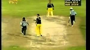 Watch Sachin Tendulkar vs Shane Warne (1998) 134 runs Australia Sharjah Video