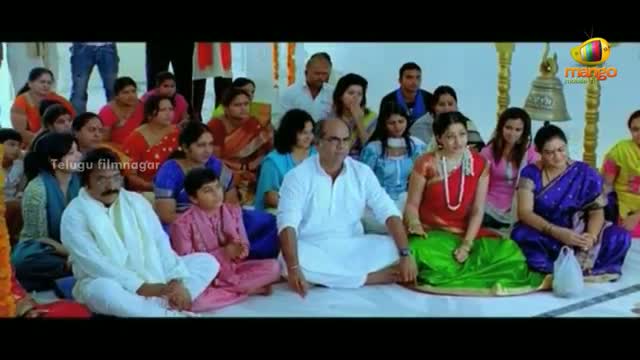 Watch Maro Charitra Movie Scenes - Varun Sandesh meeting Anita at a temple - Varun Sandesh, Shraddha Das - Telugu Cinema Movies Video