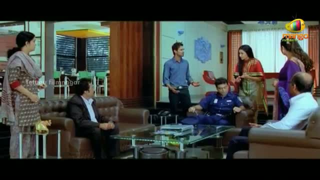 Watch Maro Charitra Movie Scenes - Naresh trying to help Varun Sandesh & Anita - Shraddha Das - Telugu Cinema Movies Video