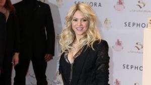 Watch Shakira Flaunts Her Svelte Bod Video