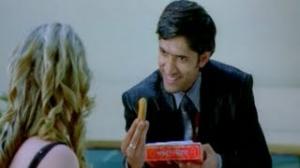 Watch Maro Charitra Movie Scenes - Varun Sandesh's colleague trying to impress an American girl - Varun Sandesh, Shraddha Das - Telugu Cinema Movies Video