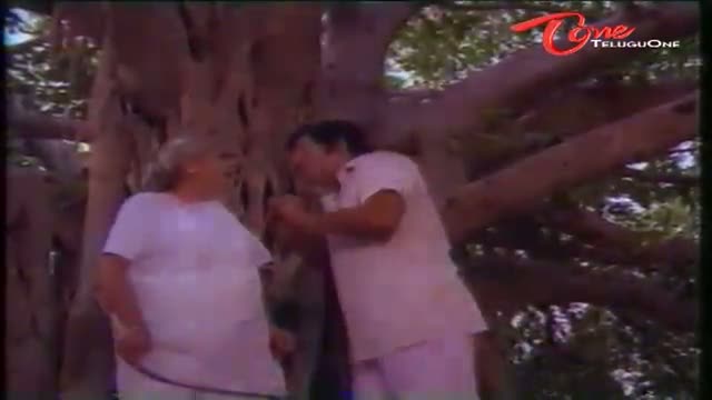 Watch Telugu Comedy Scene From Makutamleni Maharaju Movie - Chandra Mohan Beaten Black & Blue - Krishna and Sridevi's Makutam Leni Maharaju - Telugu Cinema Movies Video