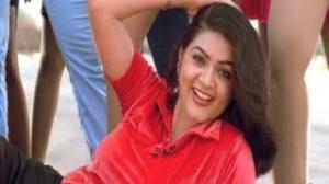 Watch Anaganaga O Ammayi Movie Songs - Kakinada College Song - Srikanth, Soundarya, Abbas - Telugu Cinema Movies Video