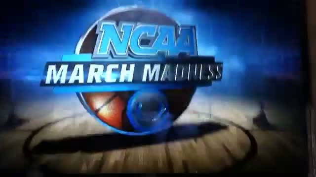 Watch Louisville's Kevin Ware leaves with gruesome right leg injury in Midwest Regional Final Video