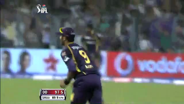 Watch Wicket of Irfan Pathan taken by Sunil Narine in over 15.2 - DD vs KKR - PEPSI IPL 6 - Match 1 Video