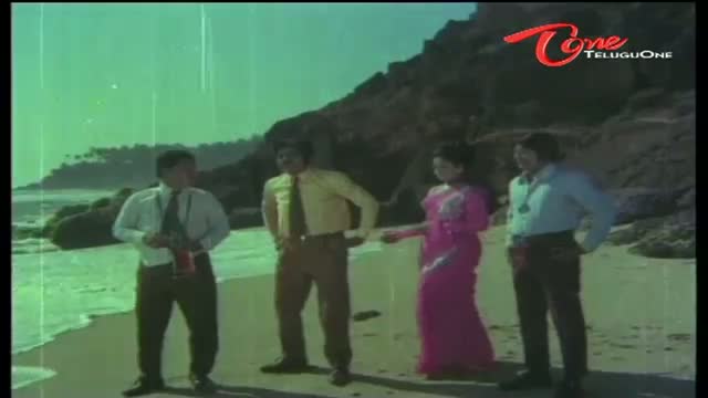 Watch Telugu Comedy Scene From Gundelu Teesina Monagadu Movie - Padmanabham Captures Hot Poses Of Heroine - Telugu Cinema Movies Video
