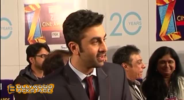 Watch Ranbir Kapoor imitates Shahrukh Khan for IPL 6 ad Video