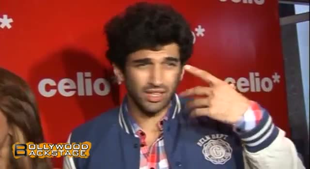 Watch Tum Hi Ho Aashiqui 2 song goes Viral Video