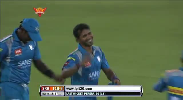 Watch Wicket of Vihari taken by Kumar in over 18.5 - SH vs PW - PEPSI IPL 6 - Match 3 Video