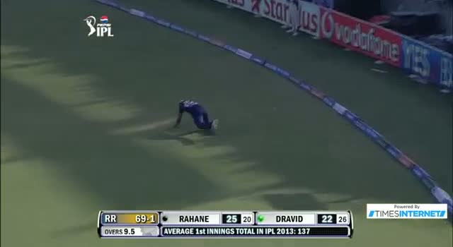 Watch Four hit by Rahul Dravid off Andre Russell in over 9.5 Inning - DD vs RR - PEPSI IPL 6 - Match 4 Video