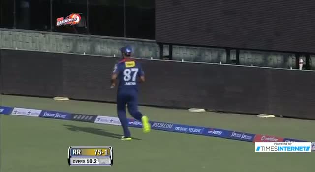 Watch Four hit by Rahul Dravid off Irfan Pathan in over 10.3 Inning - DD vs RR - PEPSI IPL 6 - Match 4 Video