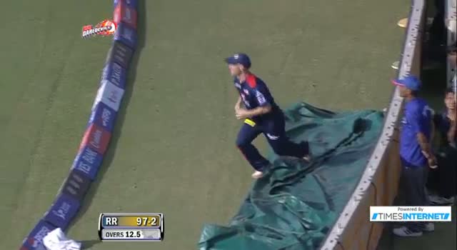 Watch Six hit by Rahul Dravid off Russell in over 12.6 Inning - DD vs RR - PEPSI IPL 6 - Match 4 Video