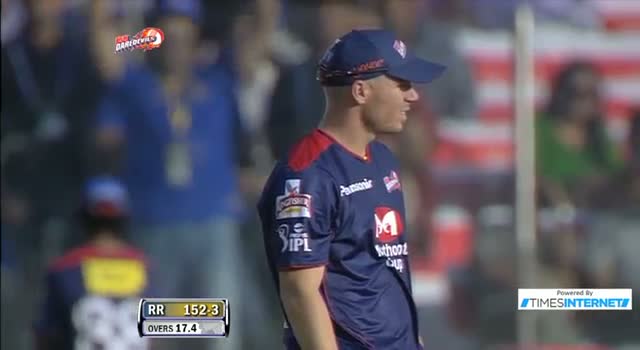 Watch Six hit by Rahul Dravid off Irfan Pathan in over 17.5 Inning - DD vs RR - PEPSI IPL 6 - Match 4 Video