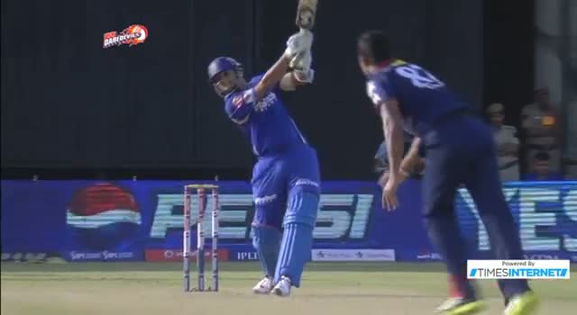 Watch Wicket of Rahul Dravid taken by Umesh Yadav - DD vs RR - PEPSI IPL 6 - Match 4 Video