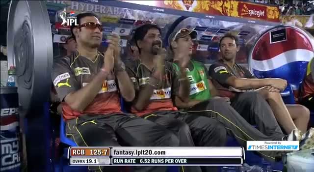 Watch Wicket of Moises Henriques taken by Ishant Sharma - SH vs RCB - PEPSI IPL 6 - Match 7 Video