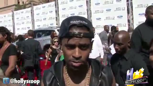 Watch 'Glee' Star Makes Red Carpet Debut With New Rapper Boyfriend Video