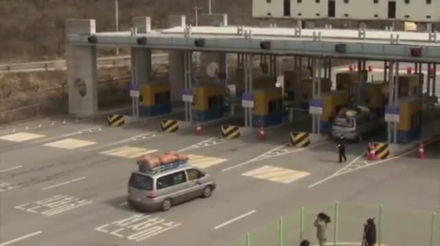 Watch With Border Tension, SKorea Workers Return Video