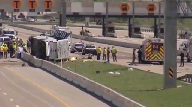 Watch Texas Bus Crash Kills 2, Injures 40 Video