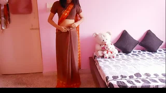 Watch How to wear a Saree to Look Slim Video