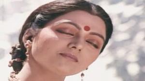 Watch Swarna Kamalam Movie Songs - Andela Ravali Song - Bhanupriya & Venkatesh - Telugu Cinema Movies Video