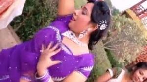 Watch Pardesi Ghare Chali Aava (Bhojpuri Chocklet Video Song) - Marad Chaahin Bariyaar Video